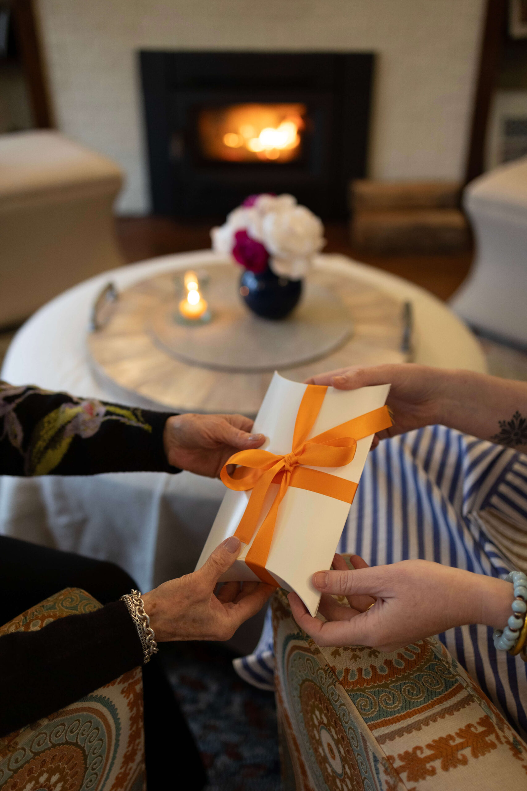 What to Bring as a Host Gift: A Modern Guide to Thoughtful Giving